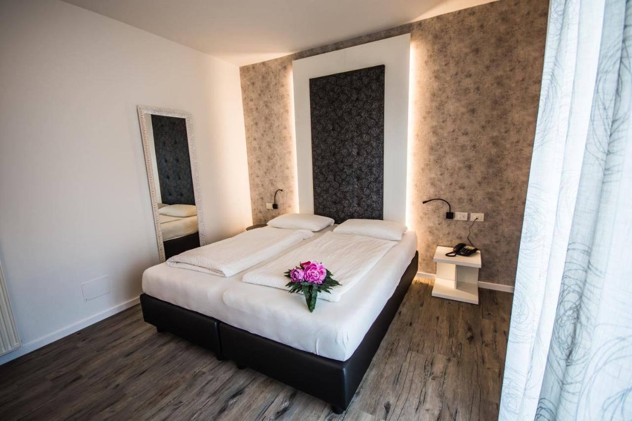 Hotel Eden 토리델베나코 외부 사진