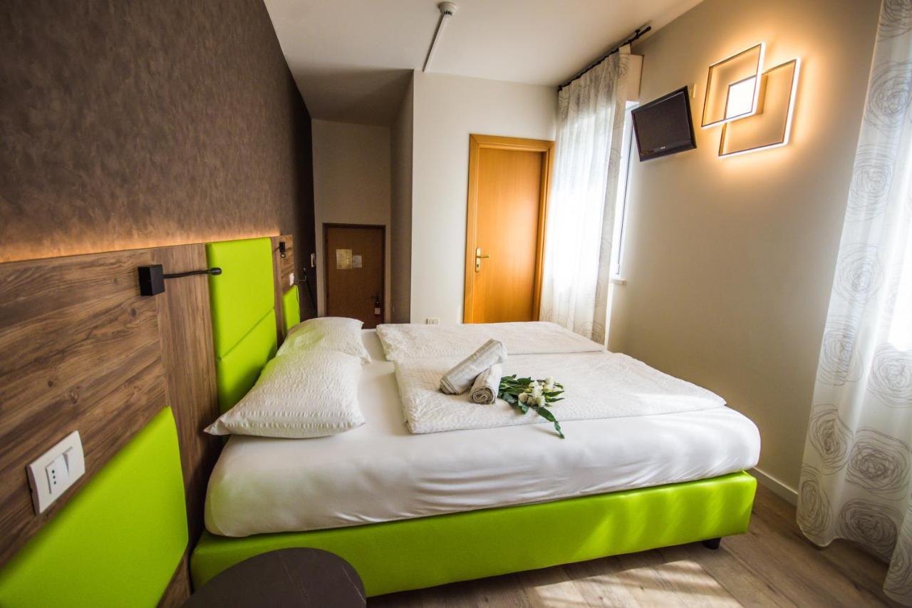 Hotel Eden 토리델베나코 외부 사진