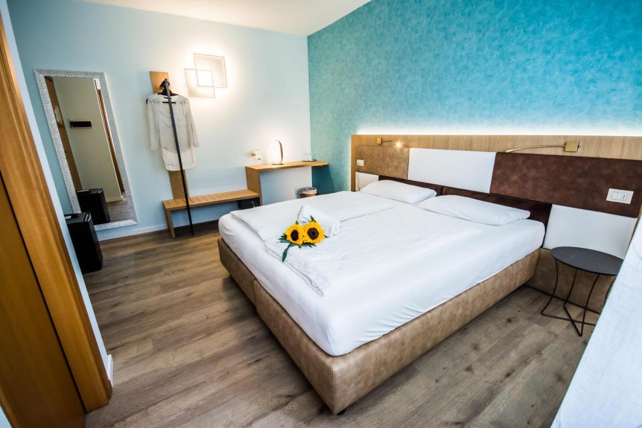 Hotel Eden 토리델베나코 외부 사진