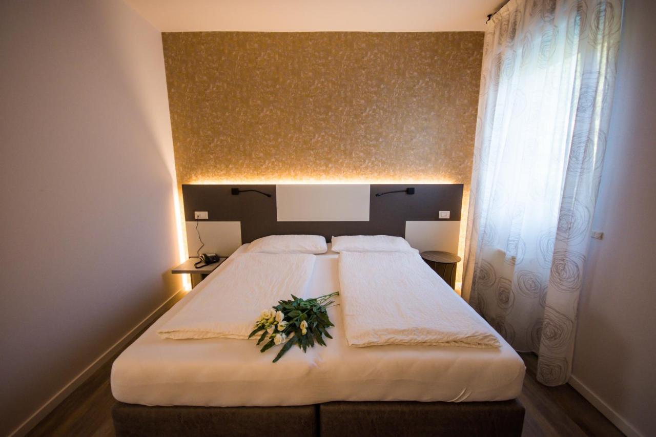 Hotel Eden 토리델베나코 외부 사진