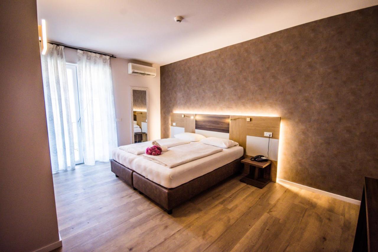 Hotel Eden 토리델베나코 외부 사진