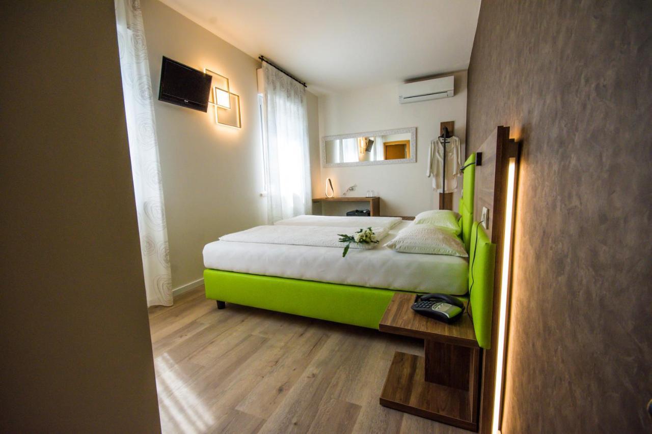 Hotel Eden 토리델베나코 외부 사진