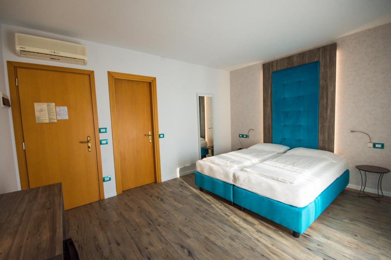 Hotel Eden 토리델베나코 외부 사진
