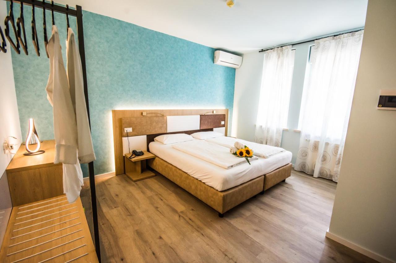 Hotel Eden 토리델베나코 외부 사진